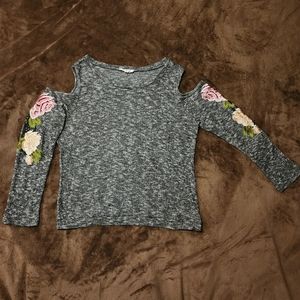 BAND CRUSH LARGE OPEN SHOULDER SWEATER EMBROIDERY SLEEVES